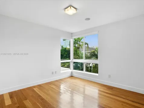 125 Hampton Lane Key Biscayne FL 33149