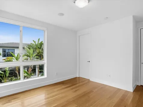 125 Hampton Lane Key Biscayne FL 33149
