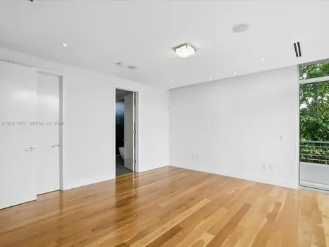 125 Hampton Lane Key Biscayne FL 33149