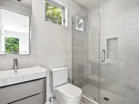 125 Hampton Lane Key Biscayne FL 33149