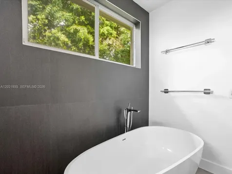 125 Hampton Lane Key Biscayne FL 33149