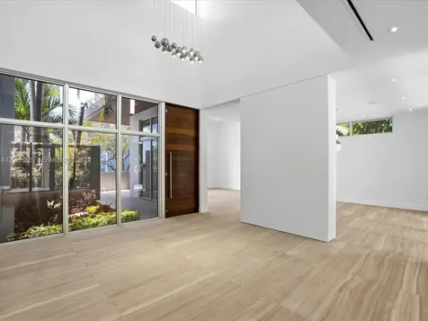 125 Hampton Lane Key Biscayne FL 33149