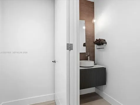 125 Hampton Lane Key Biscayne FL 33149