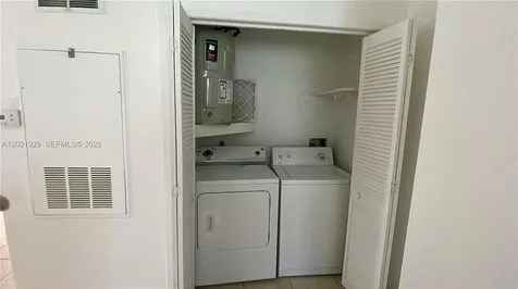 4071 NW 87th Avenue Sunrise FL 33351