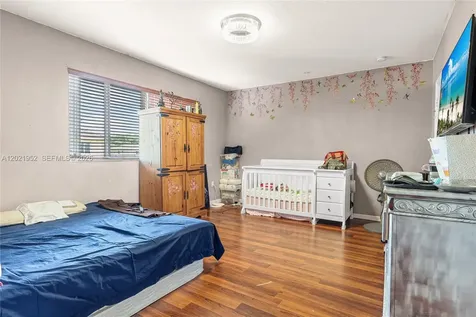 8956 SW 215th Terrace Cutler Bay FL 33189