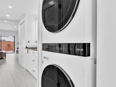 500 NE 199th Terrace Miami FL 33179