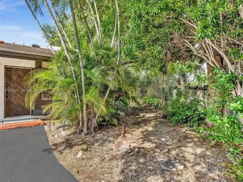 500 NE 199th Terrace Miami FL 33179