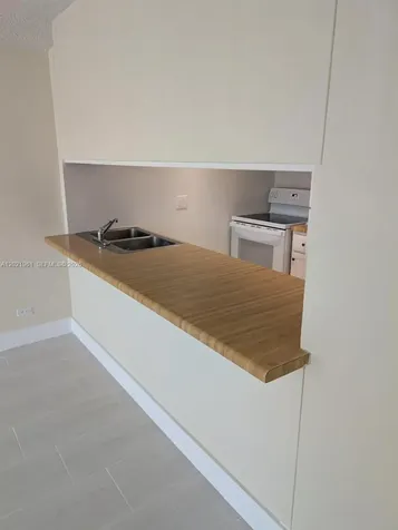 3680 Inverrary Drive Lauderhill FL 33319