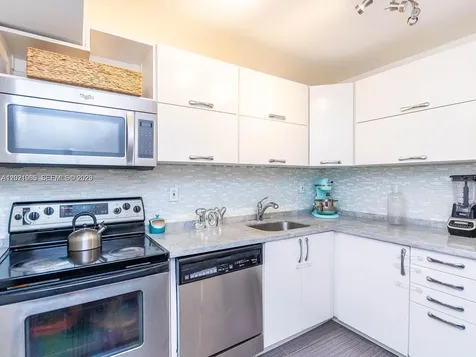 3701 N Country Club Drive Aventura FL 33180