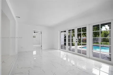 630 W 72nd Place Hialeah FL 33014