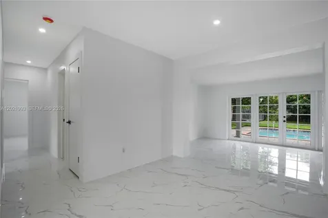 630 W 72nd Place Hialeah FL 33014