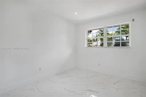 630 W 72nd Place Hialeah FL 33014