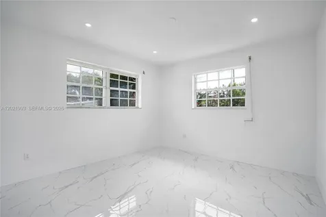 630 W 72nd Place Hialeah FL 33014