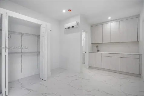 630 W 72nd Place Hialeah FL 33014