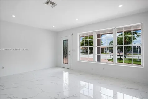 630 W 72nd Place Hialeah FL 33014
