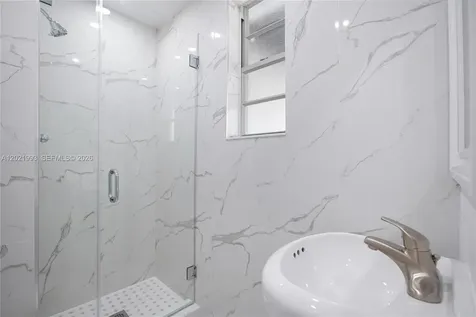 630 W 72nd Place Hialeah FL 33014