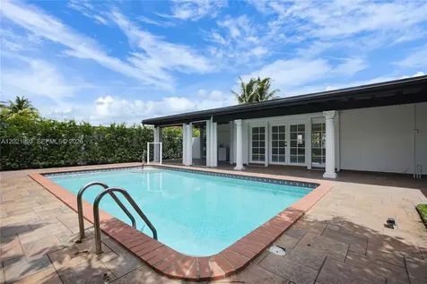 630 W 72nd Place Hialeah FL 33014
