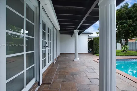 630 W 72nd Place Hialeah FL 33014