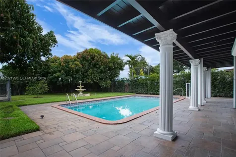 630 W 72nd Place Hialeah FL 33014
