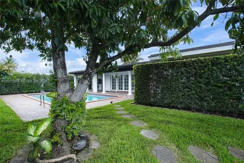 630 W 72nd Place Hialeah FL 33014