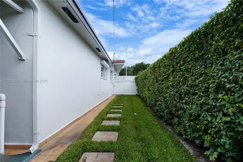 630 W 72nd Place Hialeah FL 33014