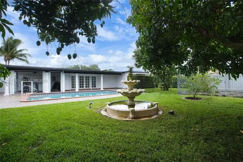 630 W 72nd Place Hialeah FL 33014