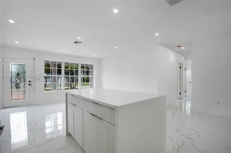 630 W 72nd Place Hialeah FL 33014
