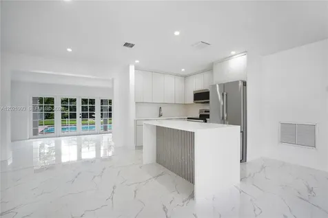 630 W 72nd Place Hialeah FL 33014