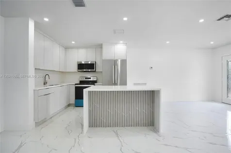 630 W 72nd Place Hialeah FL 33014
