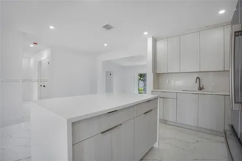 630 W 72nd Place Hialeah FL 33014