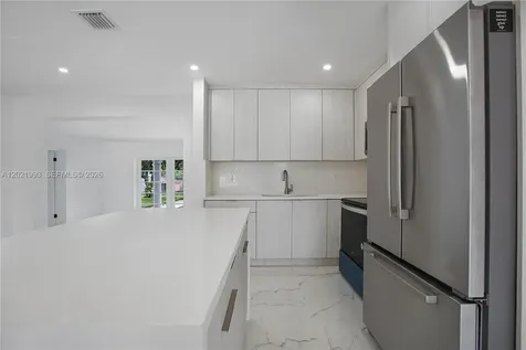 630 W 72nd Place Hialeah FL 33014