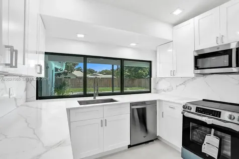 8775 SW 1st Place Coral Springs FL 33071