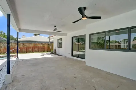 8775 SW 1st Place Coral Springs FL 33071