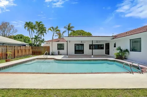 8775 SW 1st Place Coral Springs FL 33071