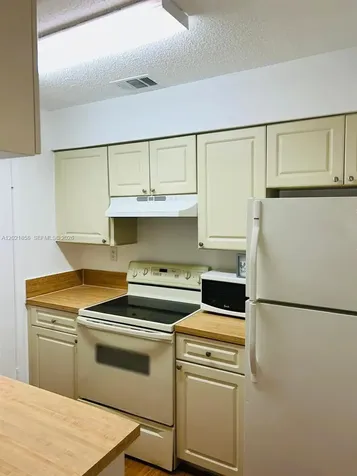 17425 NW 67th Place Hialeah FL 33015