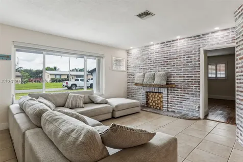 6931 SW 2nd Street Pembroke Pines FL 33023