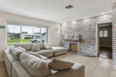 6931 SW 2nd Street Pembroke Pines FL 33023