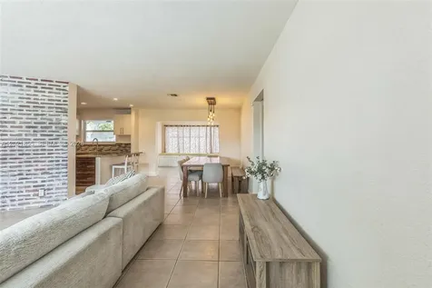 6931 SW 2nd Street Pembroke Pines FL 33023