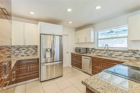 6931 SW 2nd Street Pembroke Pines FL 33023