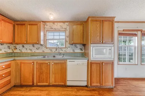 19800 SW 180 Avenue #524 Miami FL 33187