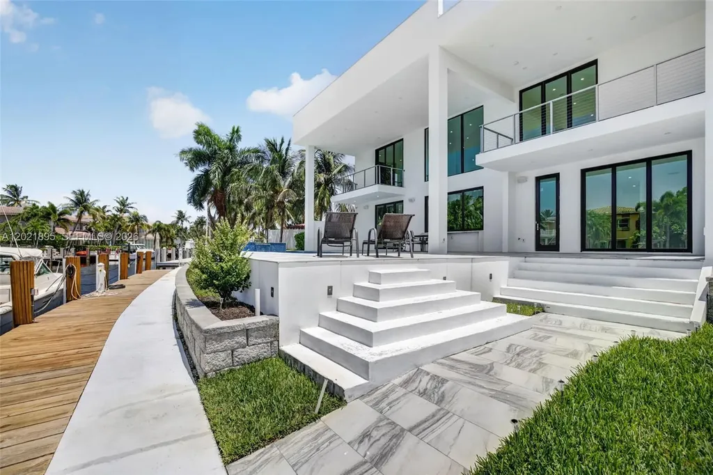2751 NE 22nd Court Pompano Beach FL 33062