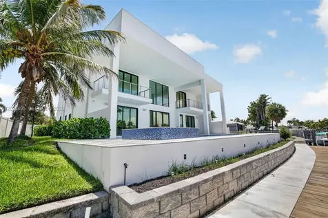 2751 NE 22nd Court Pompano Beach FL 33062