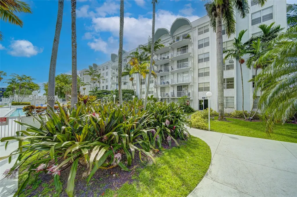 494 NW 165th St Road Miami FL 33169