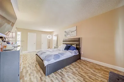 494 NW 165th St Road Miami FL 33169