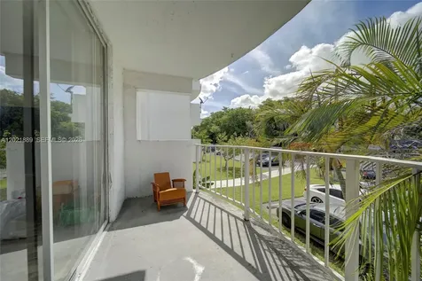 494 NW 165th St Road Miami FL 33169