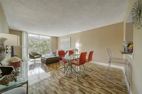 494 NW 165th St Road Miami FL 33169