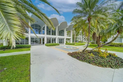 494 NW 165th St Road Miami FL 33169