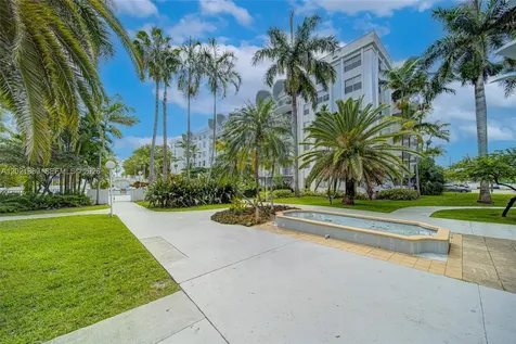 494 NW 165th St Road Miami FL 33169