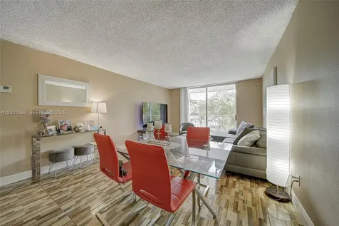 494 NW 165th St Road Miami FL 33169