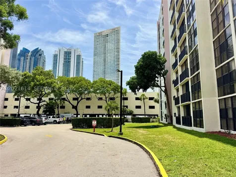 17011 N Bay Road Sunny Isles Beach FL 33160